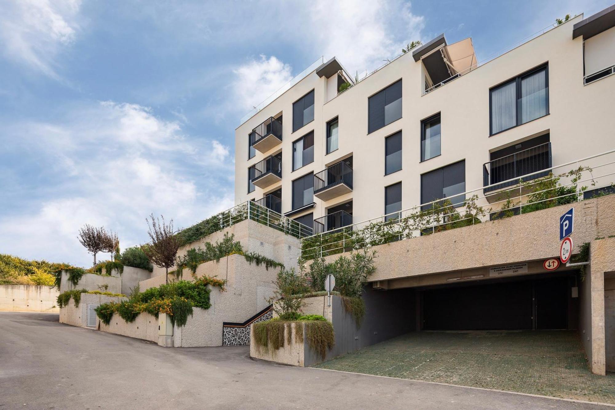 New Luxury Apartment With Private Heated Pool And Amazing Terrace With Seaview スプリト エクステリア 写真